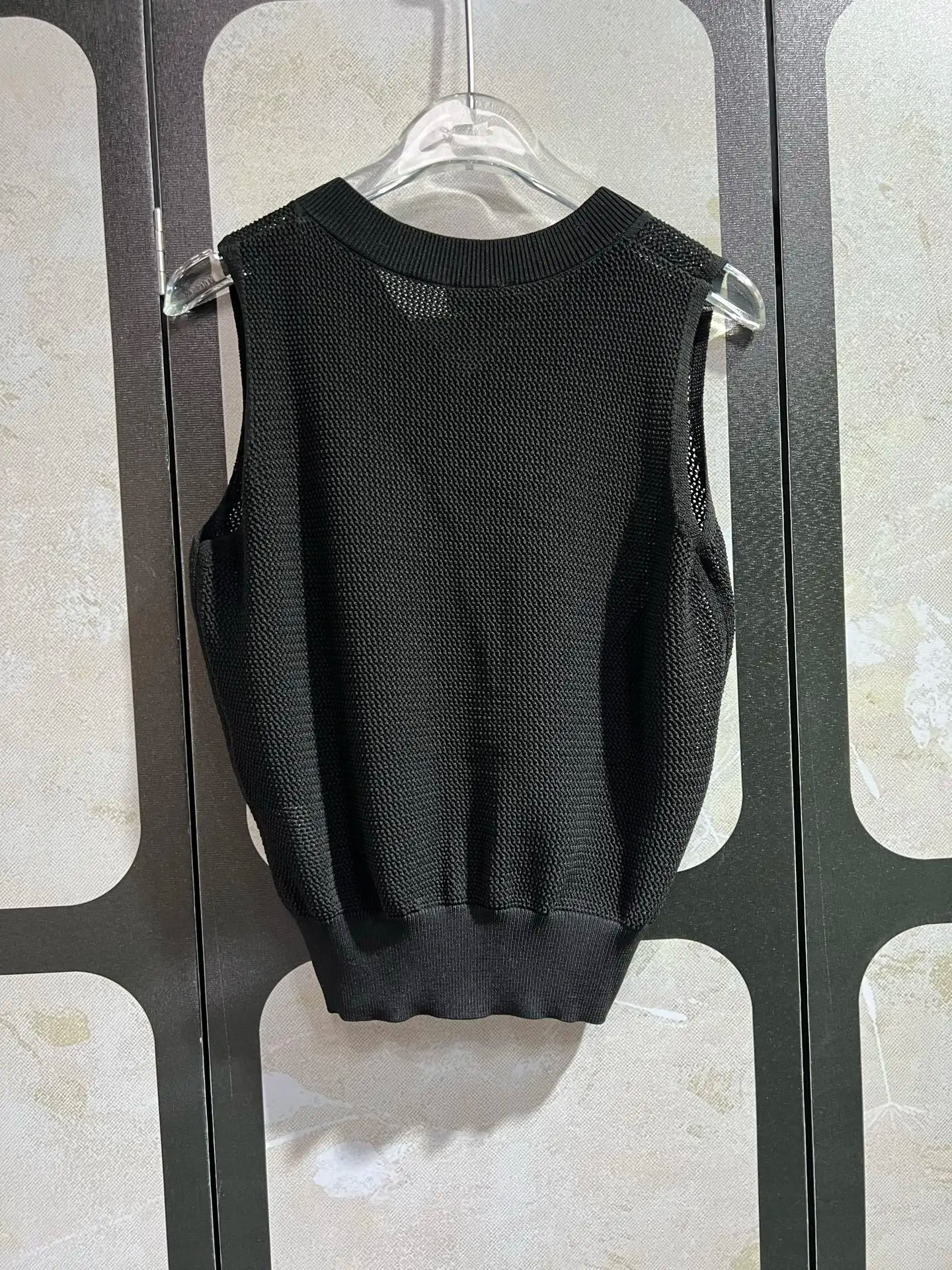 26 Spring/Summer New Women's Fashion Stylish Versatile Silk V-Neck Sleeveless Knitted Blouse Top