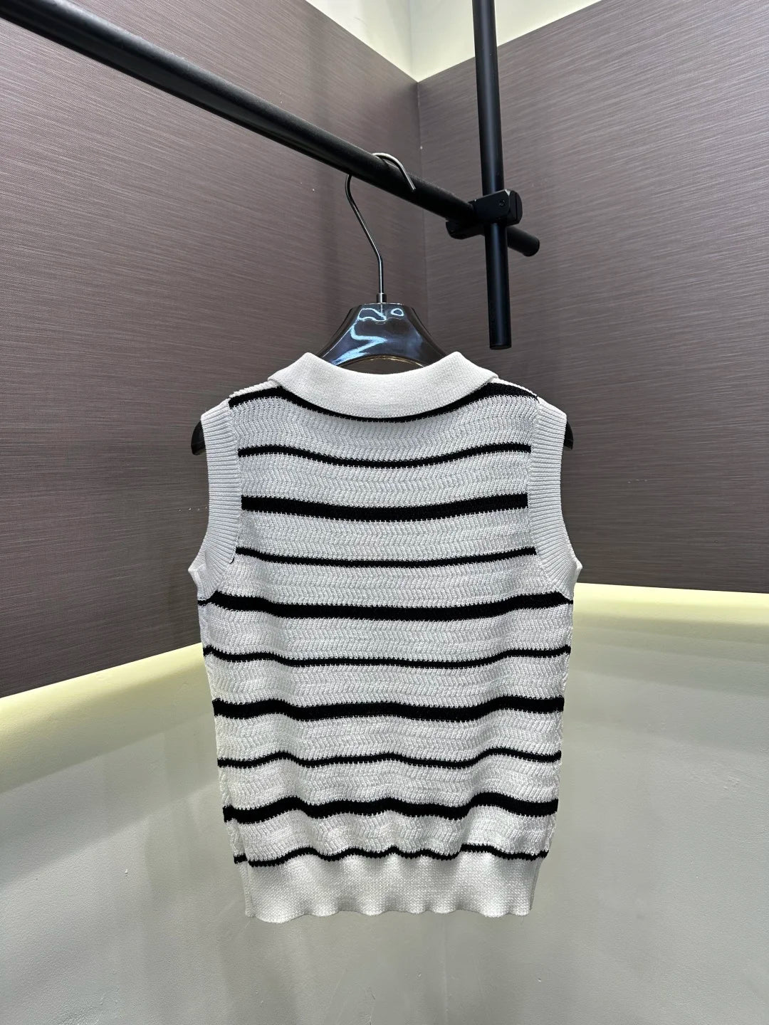 26 Spring/Summer Latest Women's Fashion Letter Embroidery Logo V-neck Striped Knit Sleeveless T-shirt Versatile Top