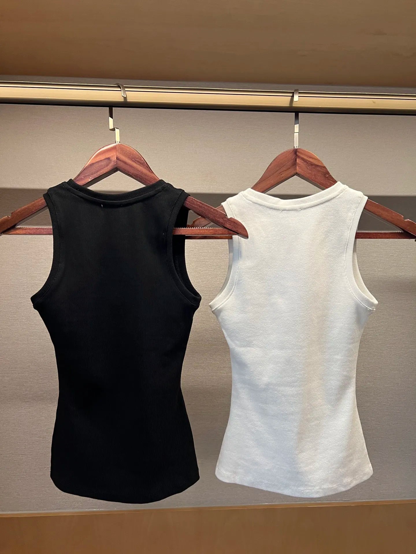 26 Summer New Style Women's Fashion Embroidered Logo Tank Top Sleeveless Knitted Tank Top Versatile Top
