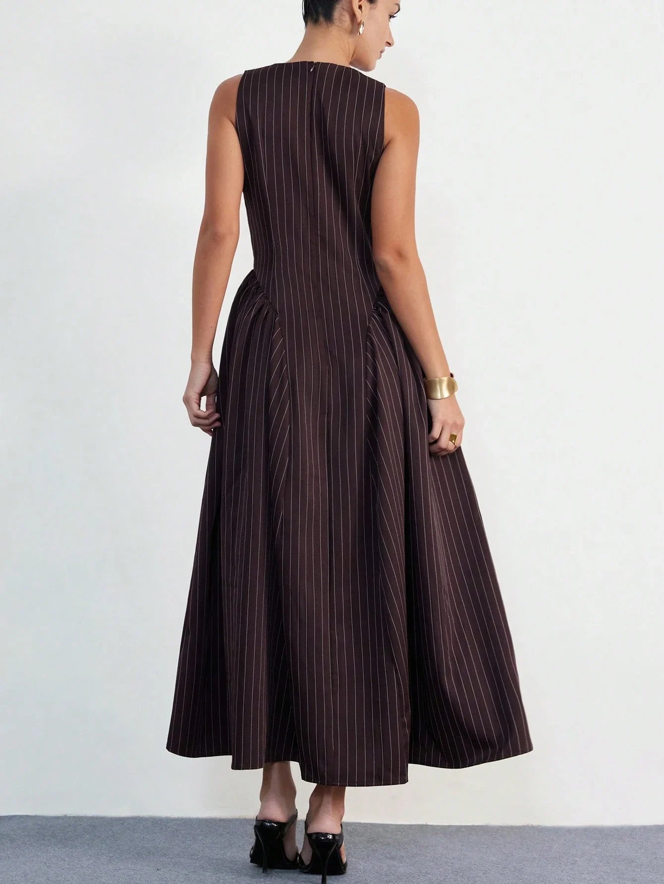 Sleeveless Pinstripe Princess Dress With Ruched Flared Skirt Round Neck Waist Cinched Elegant Midi Dress