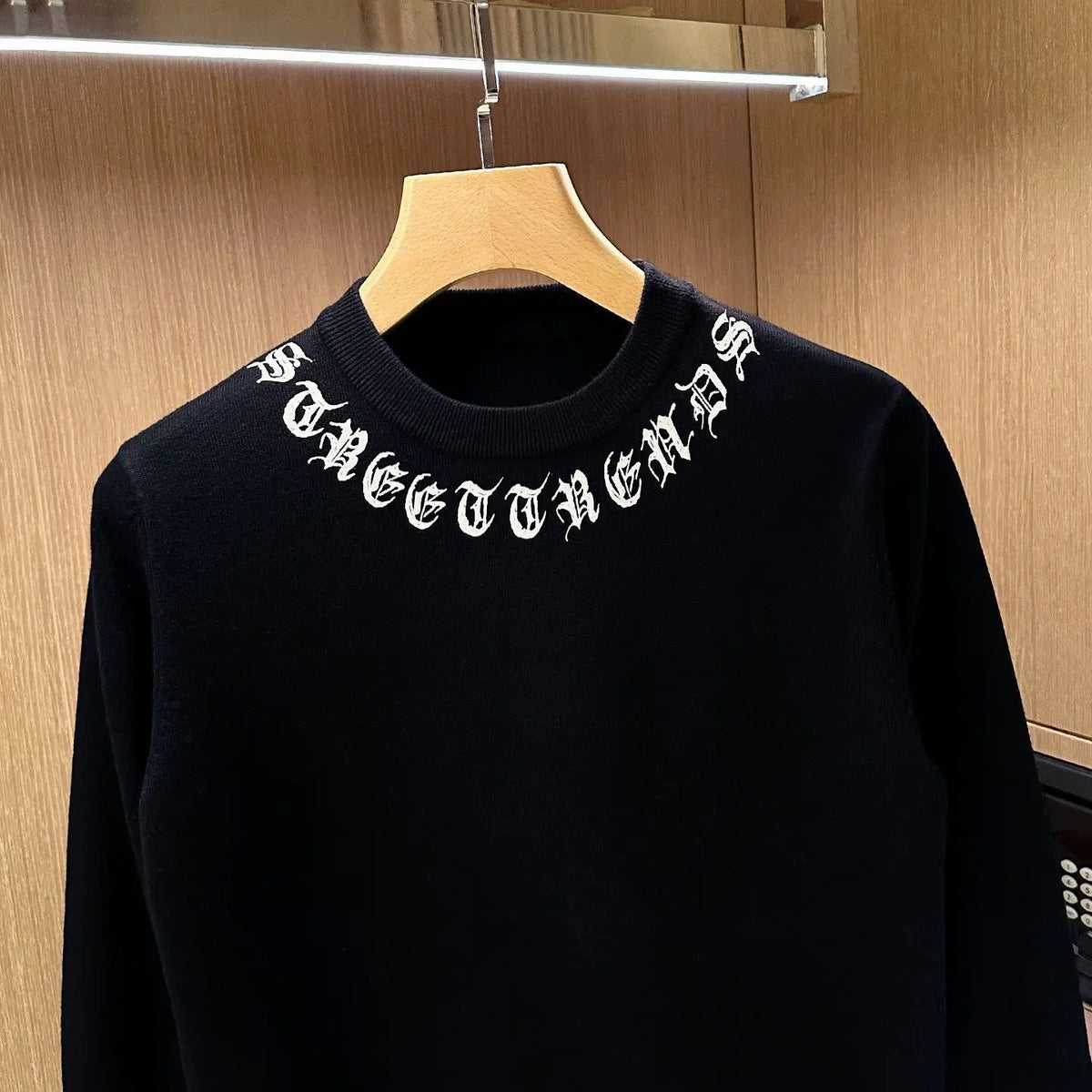 Men's Gothic Letter Print Slim Fit Knit Pullover Sweater