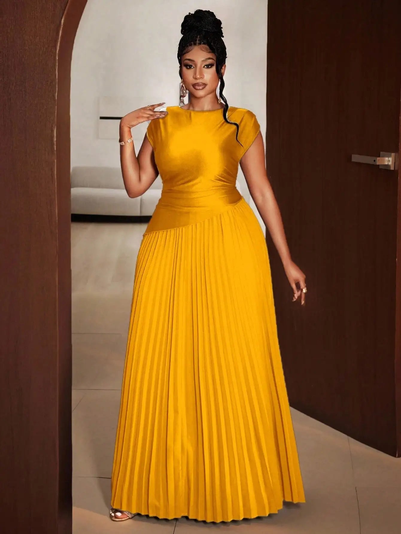 Elegant Solid Green Pleated Round Neck Short Sleeve Floor Length Party Dress