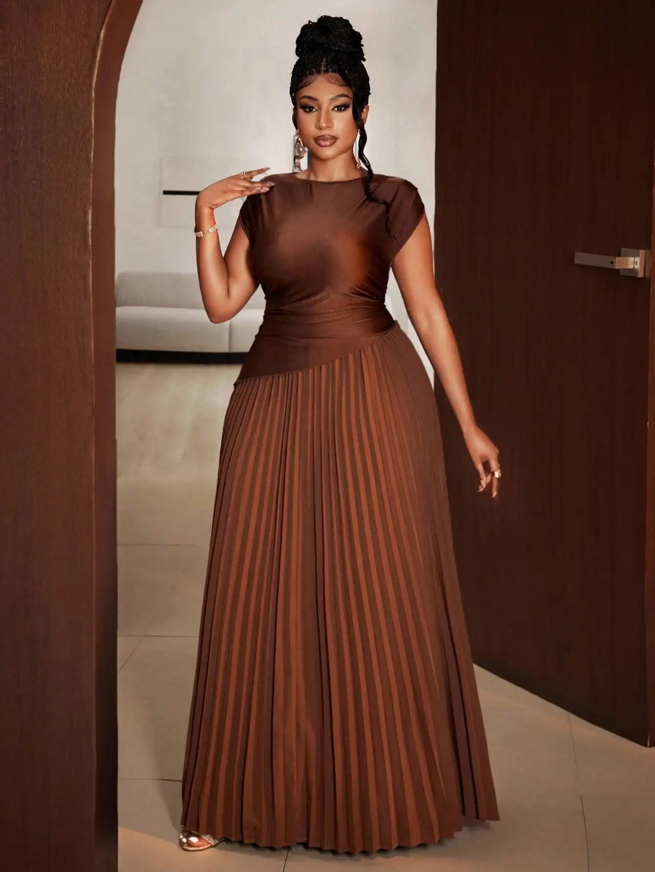Elegant Solid Green Pleated Round Neck Short Sleeve Floor Length Party Dress