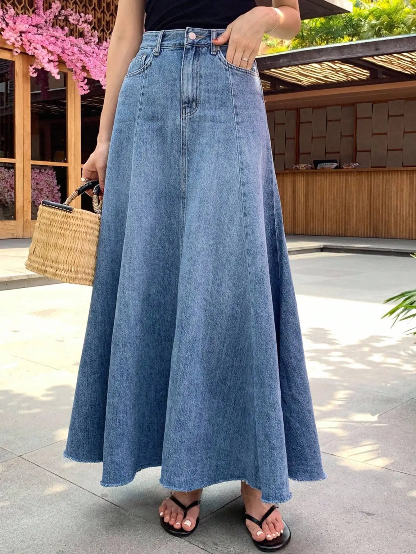 Light Wash A-Line Denim Maxi Skirt with Frayed Hem and Front Pockets