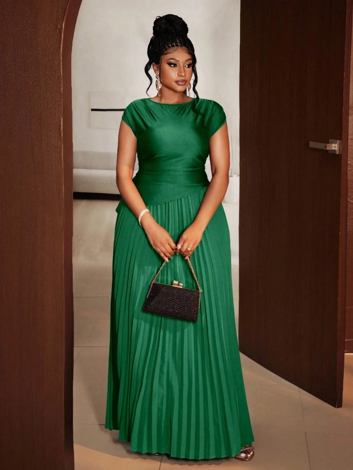 Elegant Solid Green Pleated Round Neck Short Sleeve Floor Length Party Dress