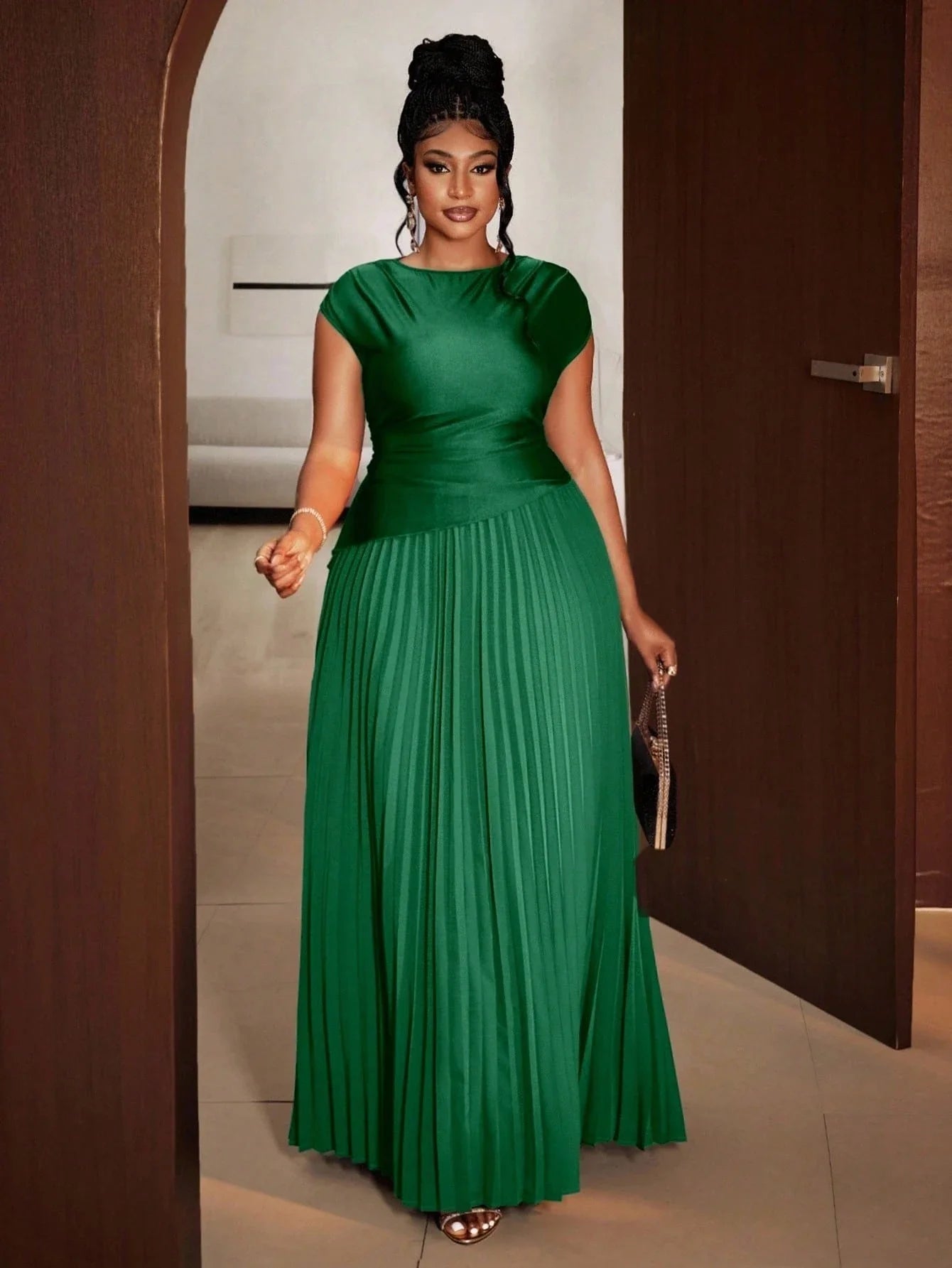 Elegant Solid Green Pleated Round Neck Short Sleeve Floor Length Party Dress