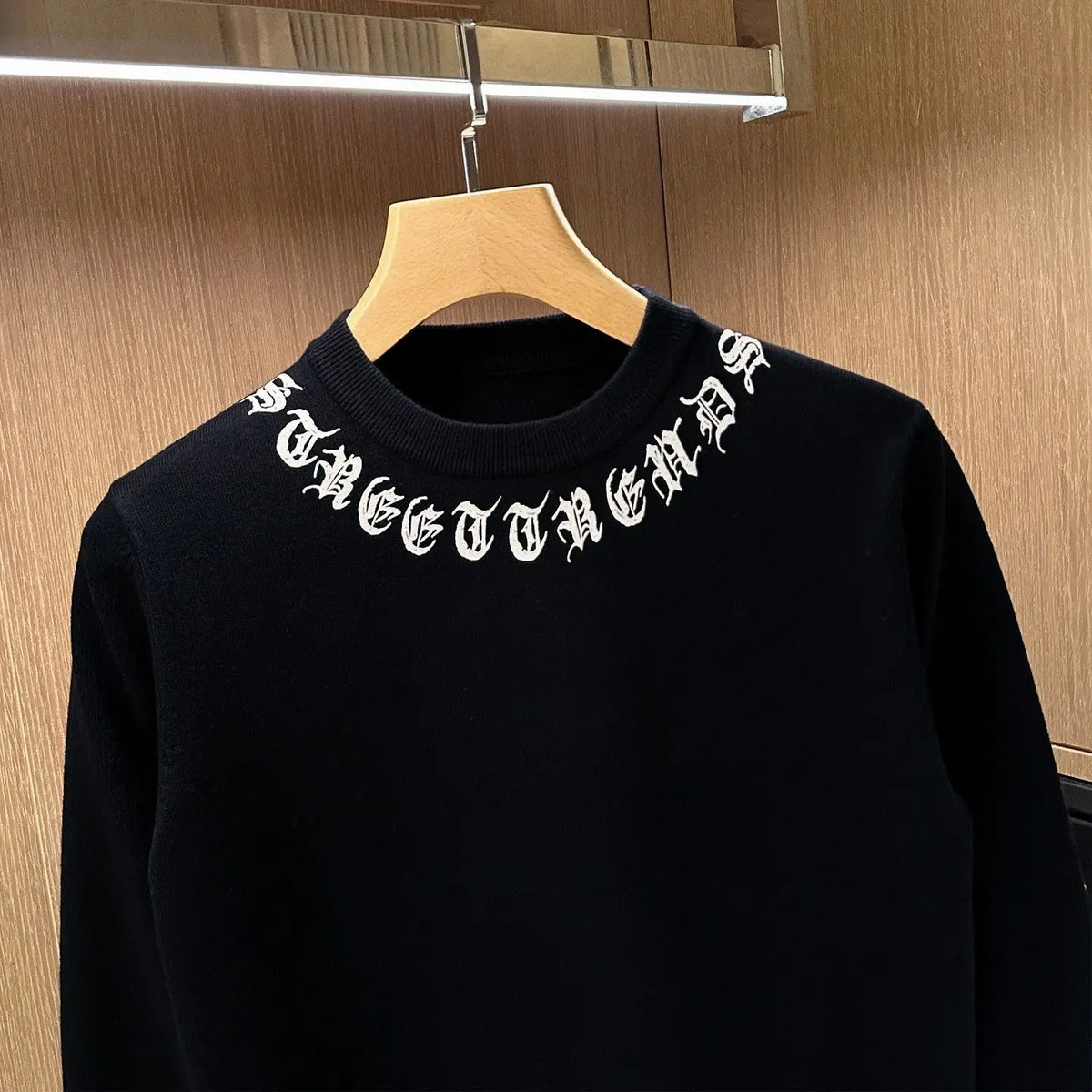 Men's Gothic Letter Print Slim Fit Knit Pullover Sweater
