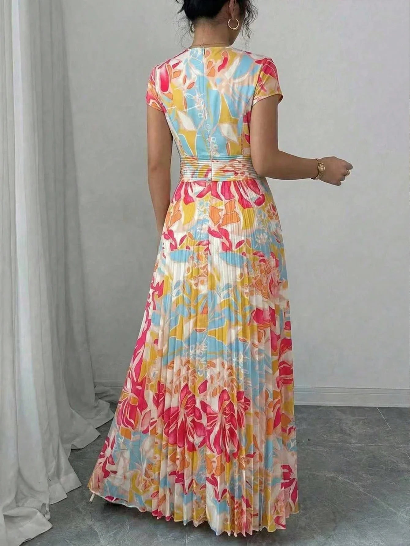 Womens V-Neck Short Sleeve Pleated Maxi Dress With Multicolor Abstract Floral Pattern