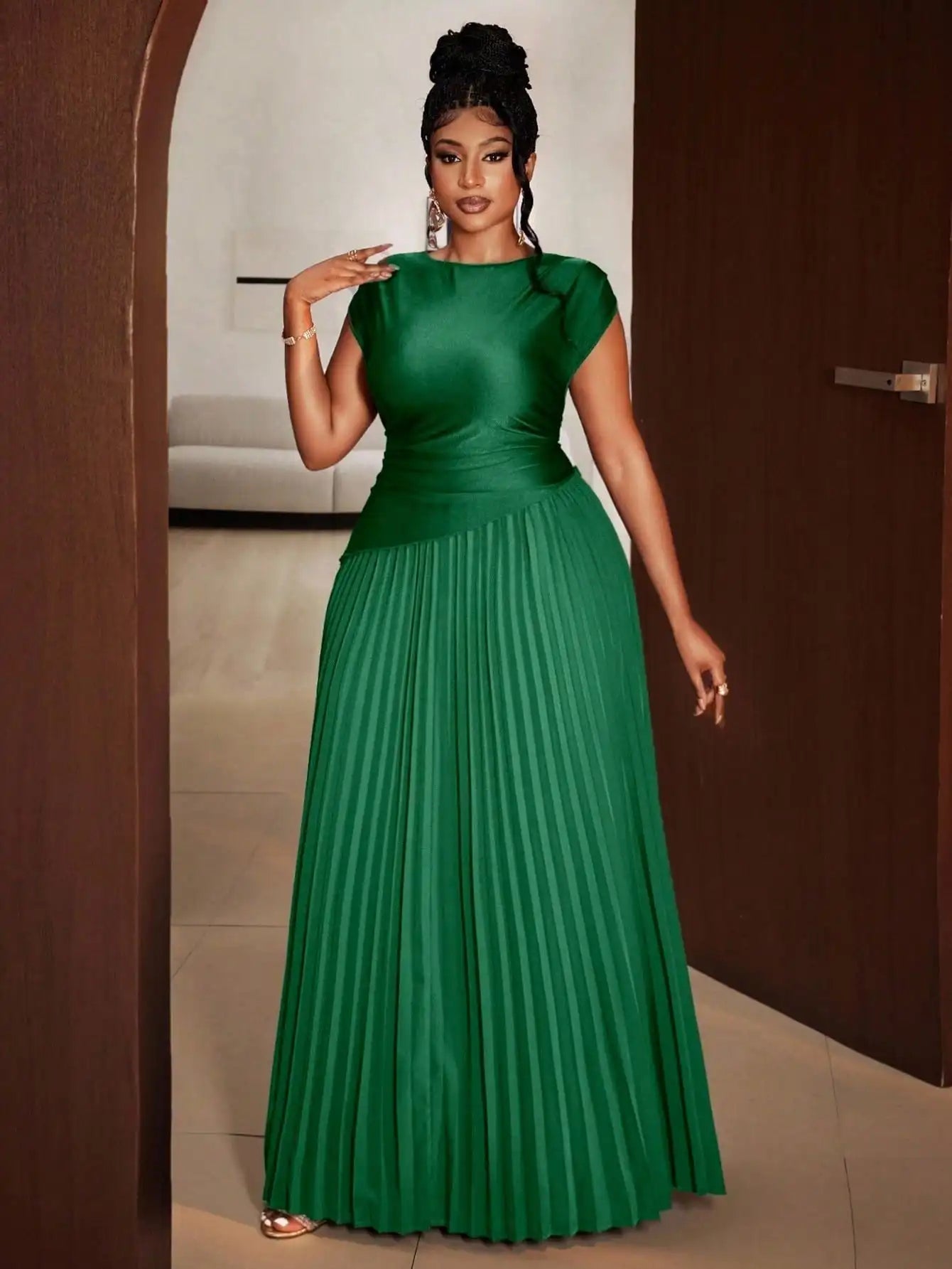 Elegant Solid Green Pleated Round Neck Short Sleeve Floor Length Party Dress