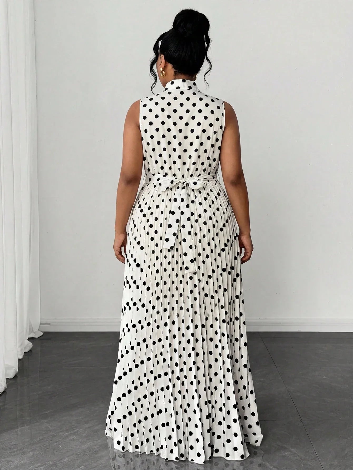 Polka Dot Sleeveless Pleated Long Dress With Bow Collar And Tie Waist