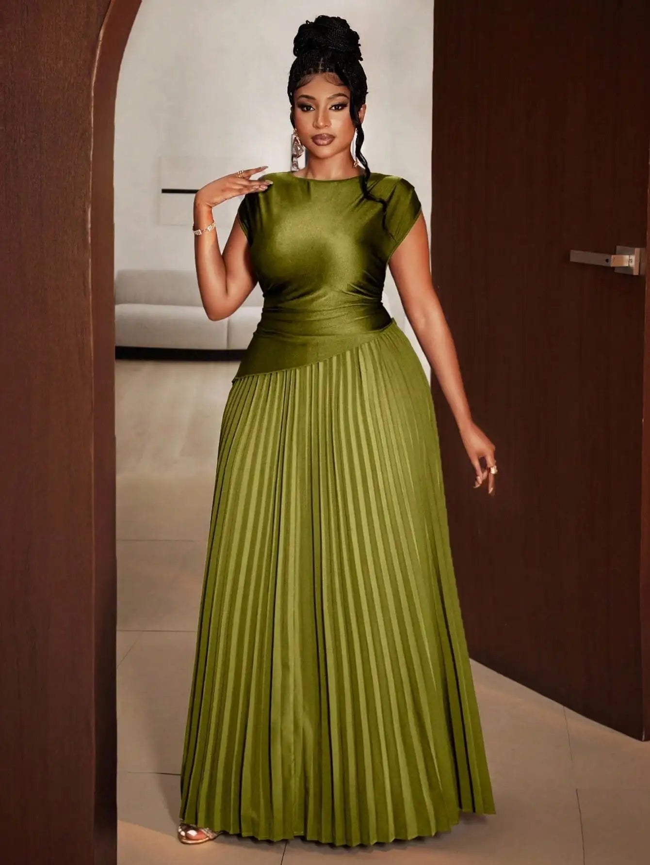 Elegant Solid Green Pleated Round Neck Short Sleeve Floor Length Party Dress