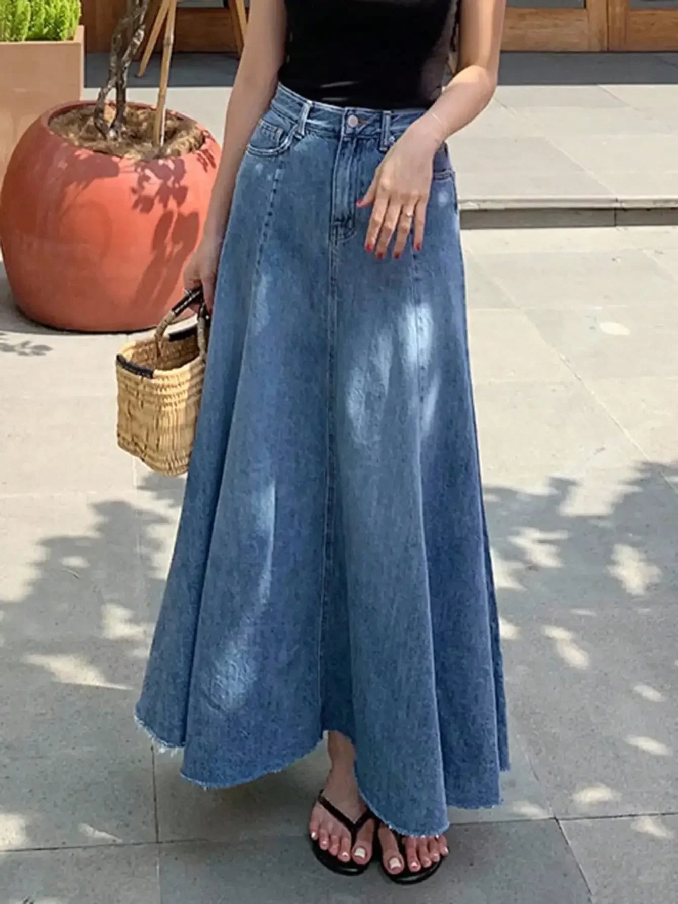 Light Wash A-Line Denim Maxi Skirt with Frayed Hem and Front Pockets