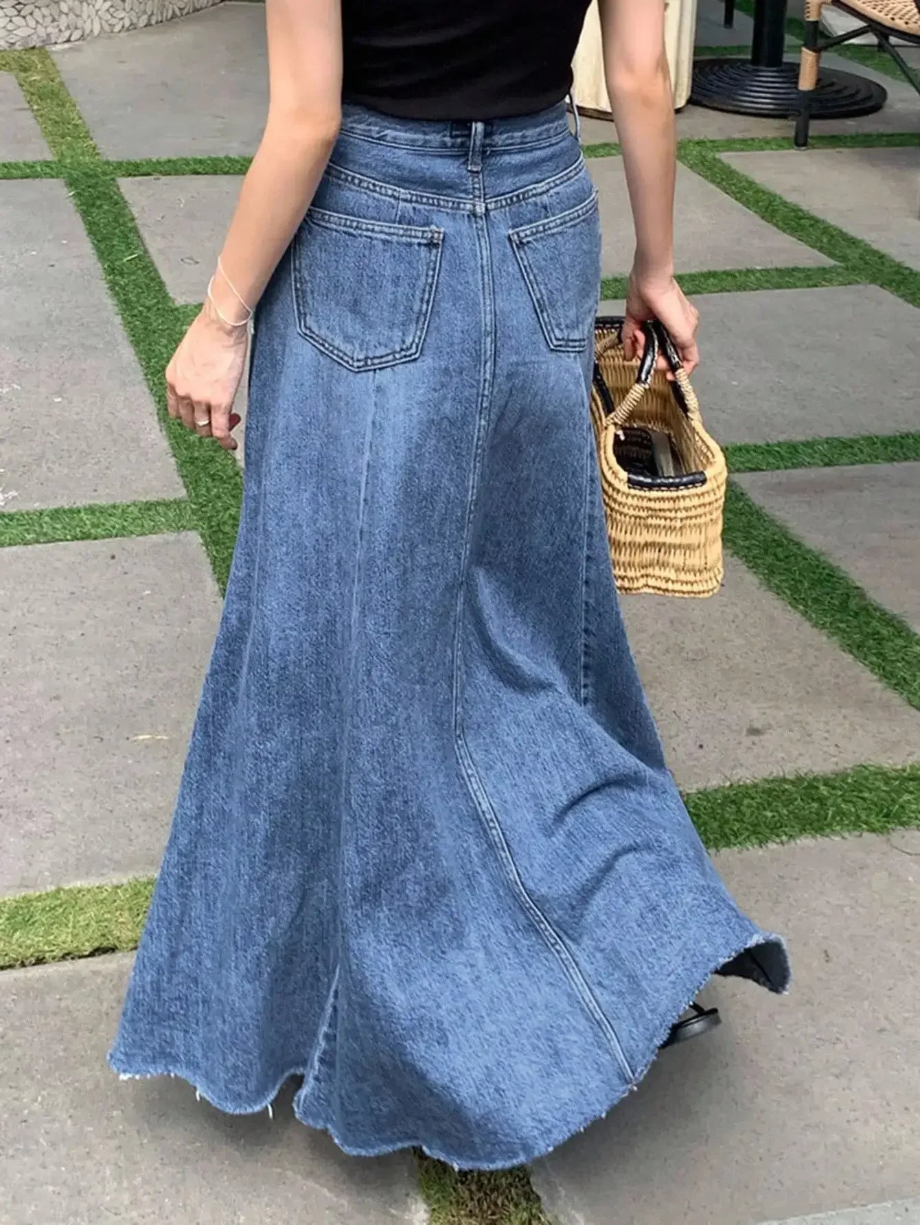 Light Wash A-Line Denim Maxi Skirt with Frayed Hem and Front Pockets