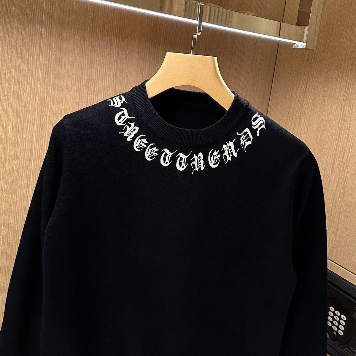 Men's Gothic Letter Print Slim Fit Knit Pullover Sweater