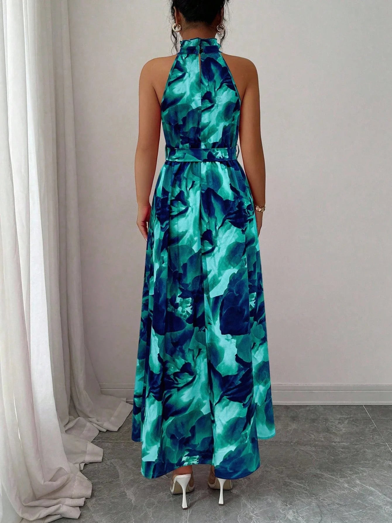Elegant Halter Neck Floral Print Floor Length Maxi Dress For Summer Vacation