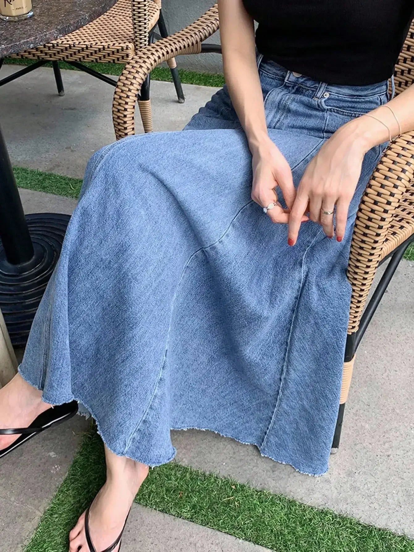 Light Wash A-Line Denim Maxi Skirt with Frayed Hem and Front Pockets