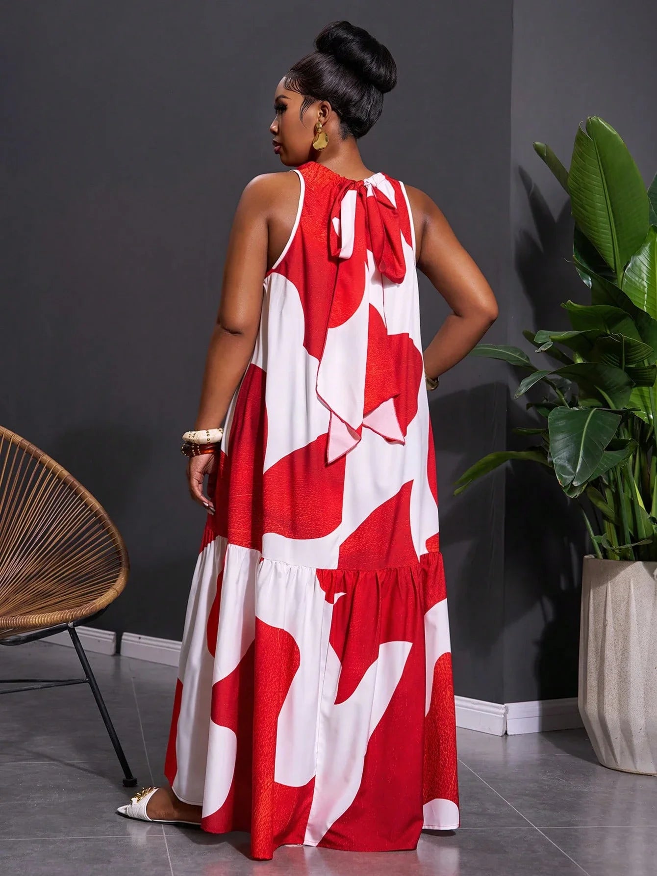 Plus Size Sleeveless Tiered Maxi Dress With Red White Abstract Print A-Line Cut