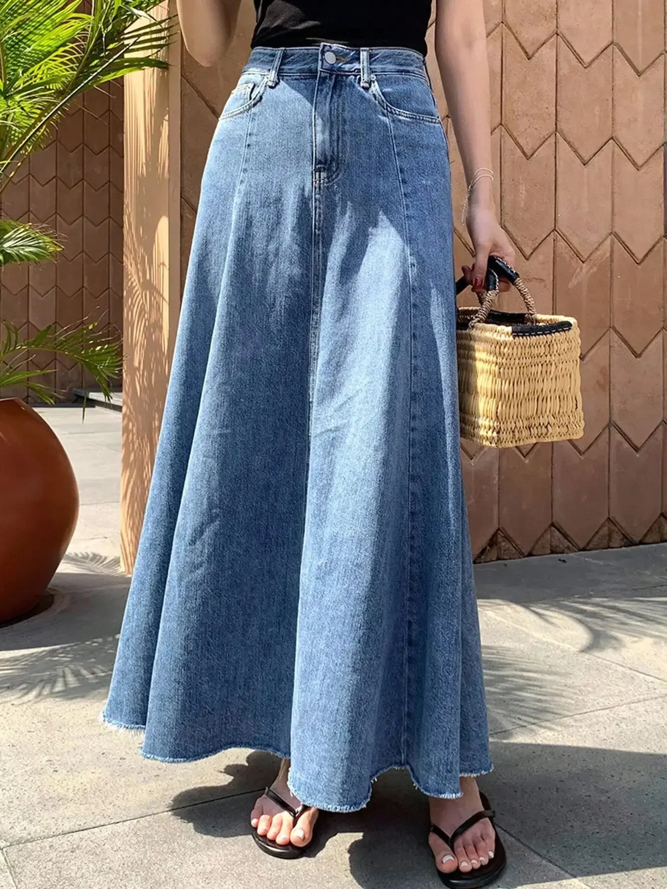 Light Wash A-Line Denim Maxi Skirt with Frayed Hem and Front Pockets